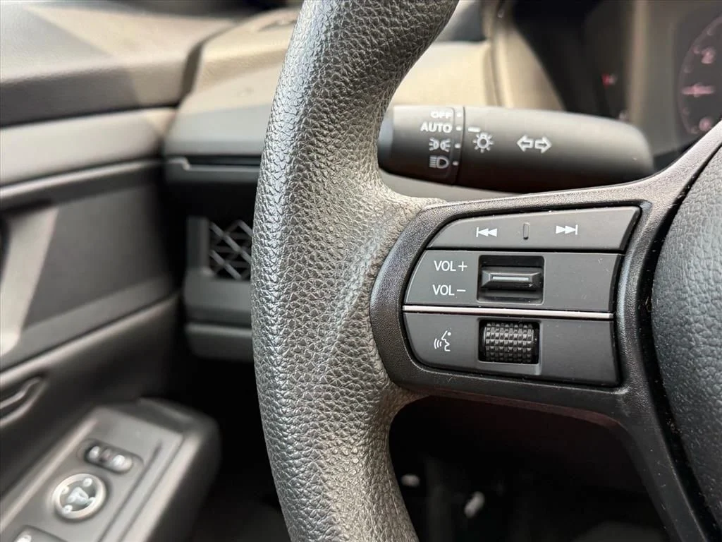 Used 2023  Honda EX image 19