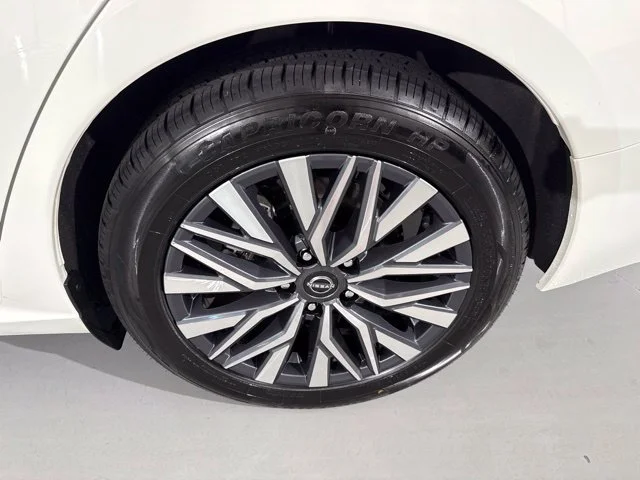 Used 2025 White Nissan 2.5 SV image 7