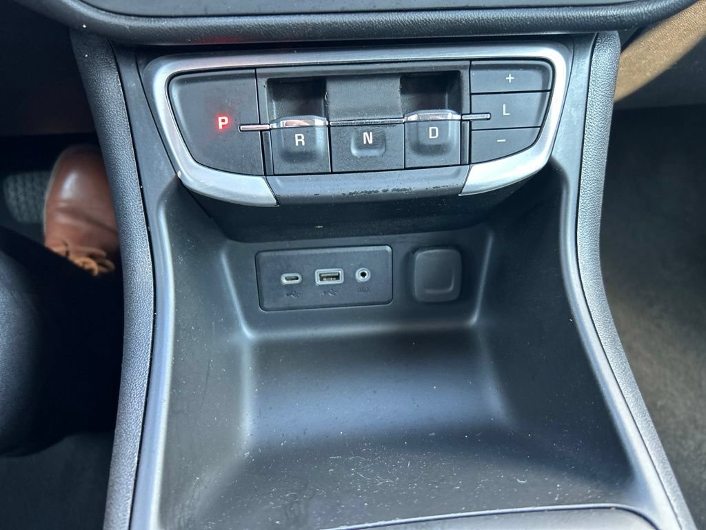 Used 2023 STERLING METALLIC GMC SLE image 23