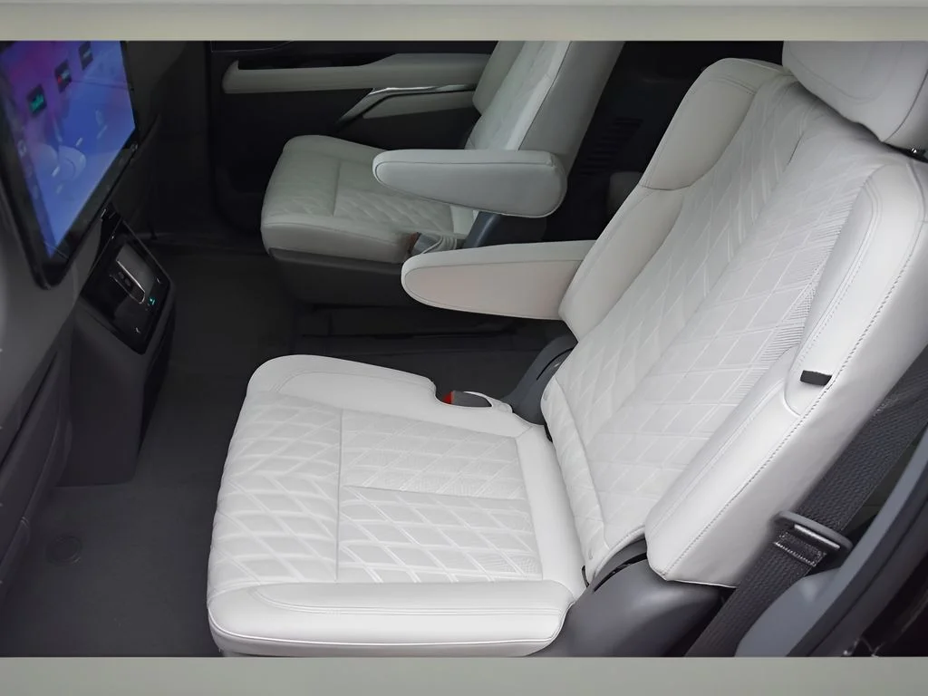 2025 Cadillac Escalade IQ Luxury 1 - Photo 15
