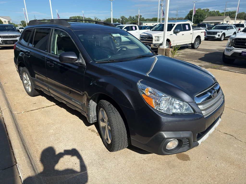 Used 2013  Subaru 2.5i Limited image 7