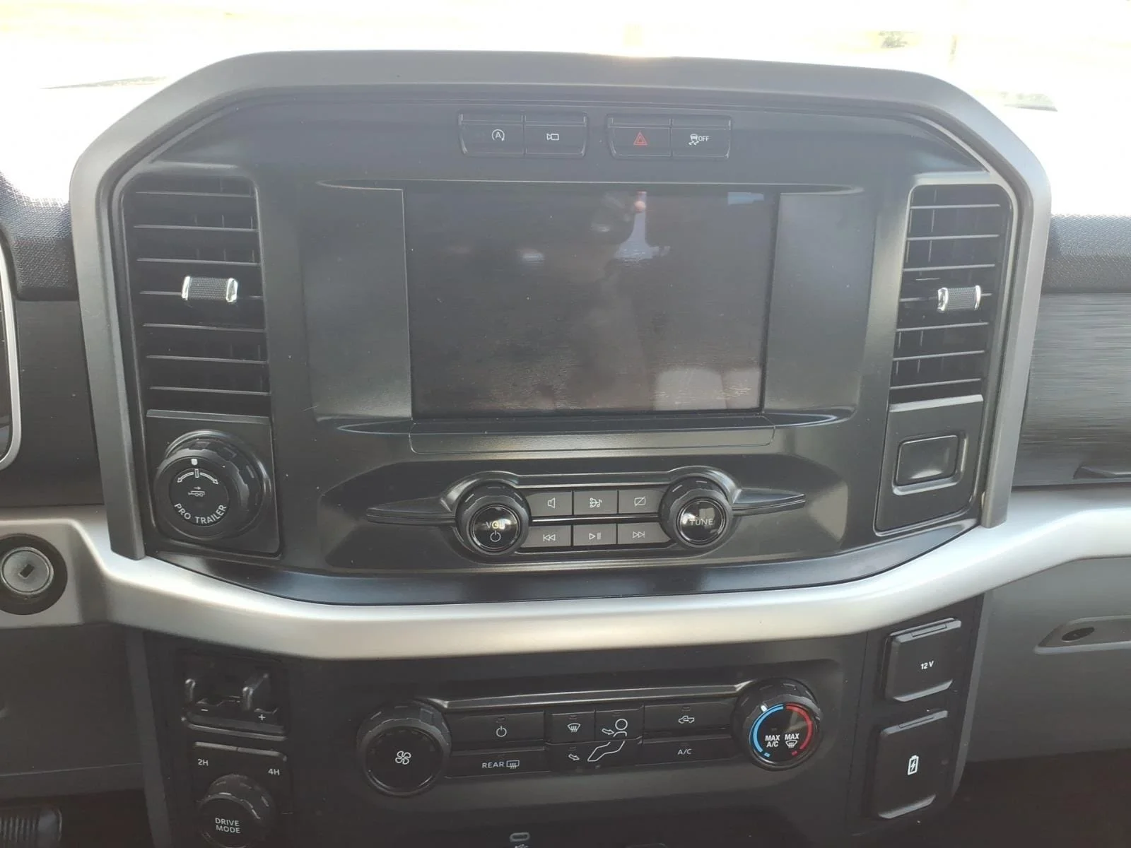 Used 2022 Oxford White Ford XLT image 13