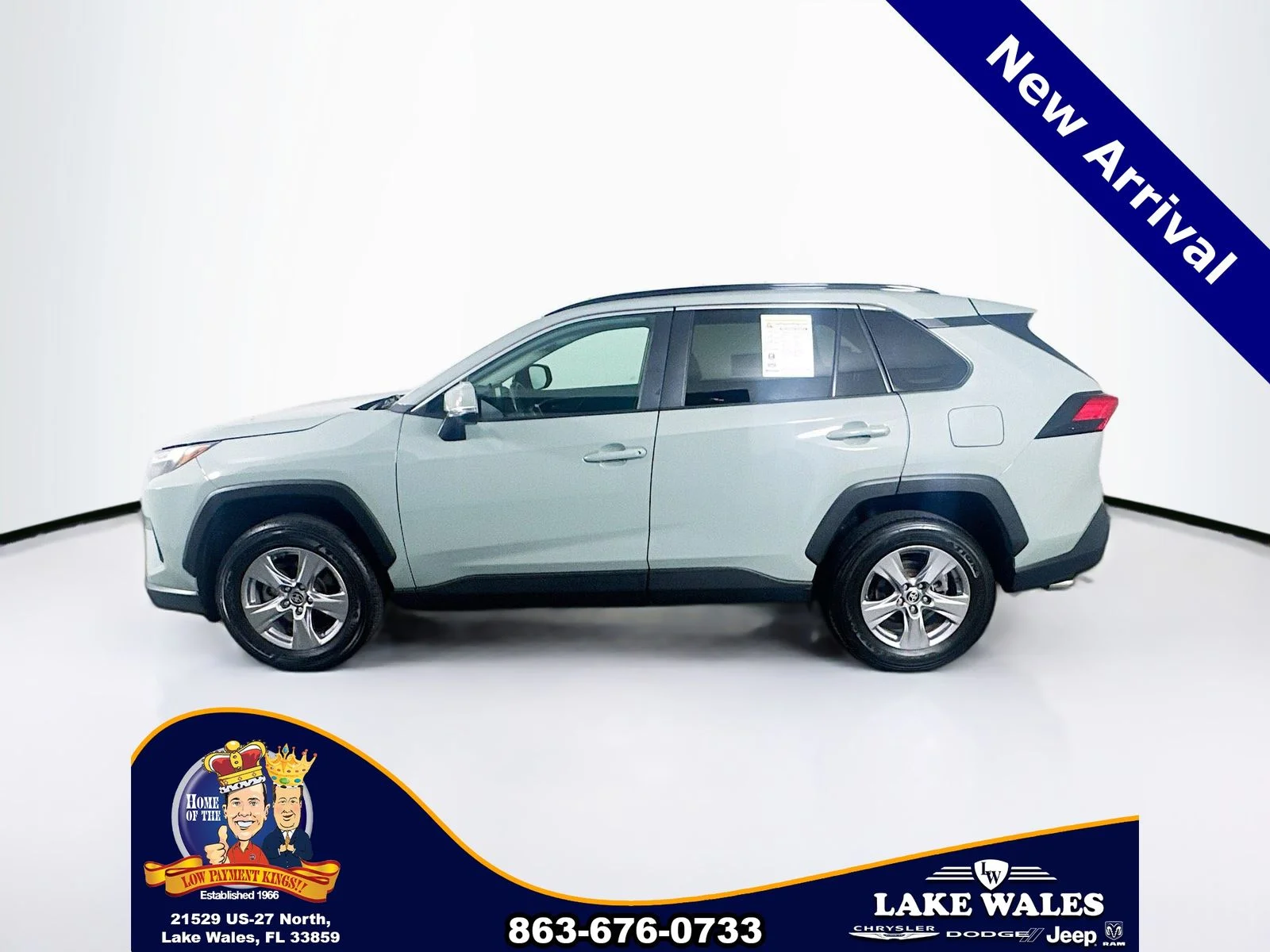 Certified Used 2022  Toyota XLE image 4