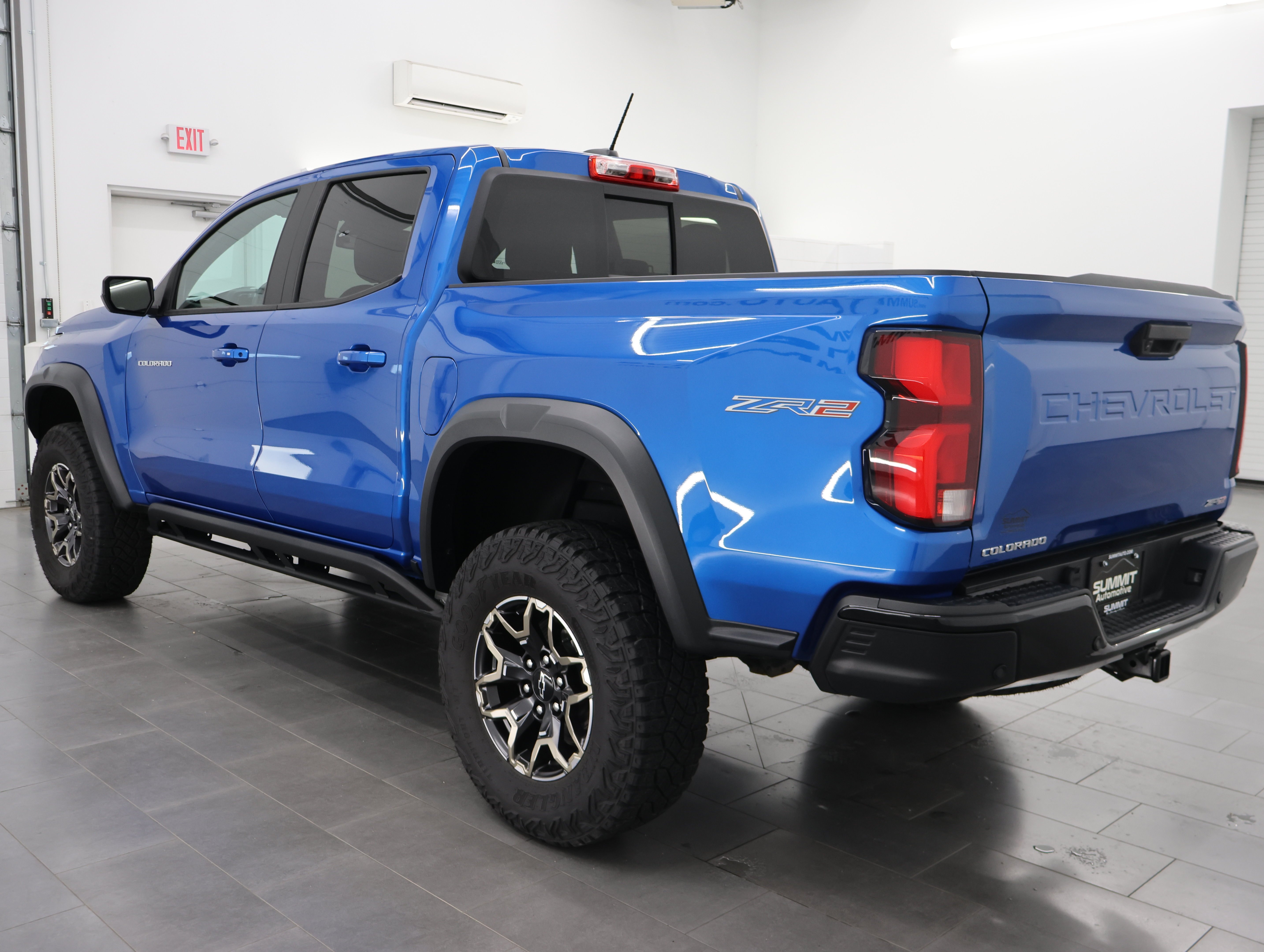 Used 2023 Glacier Blue Metallic Chevrolet 4x4 Crew Cab ZR2: CREW-SHORT-ZR2 CONVENIENCE III-HEATED SEATS-4WD-1 OWNER image 6
