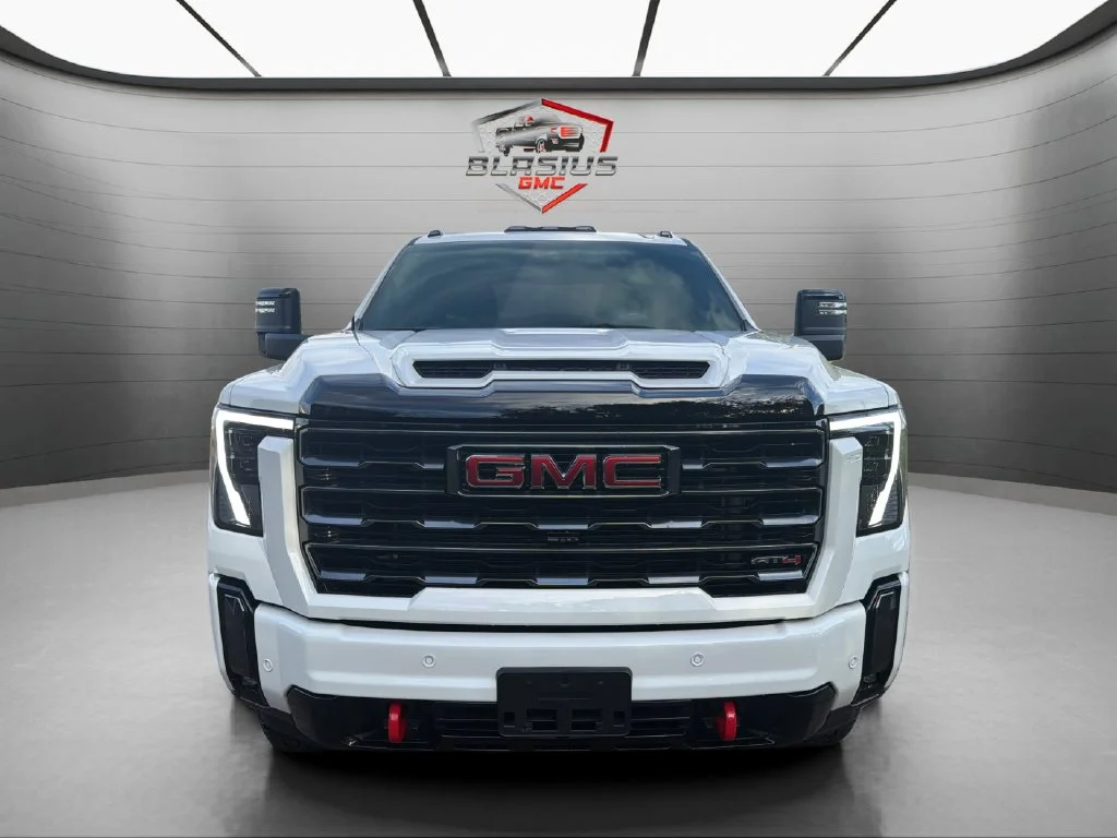 Used 2024 White GMC AT4 image 8