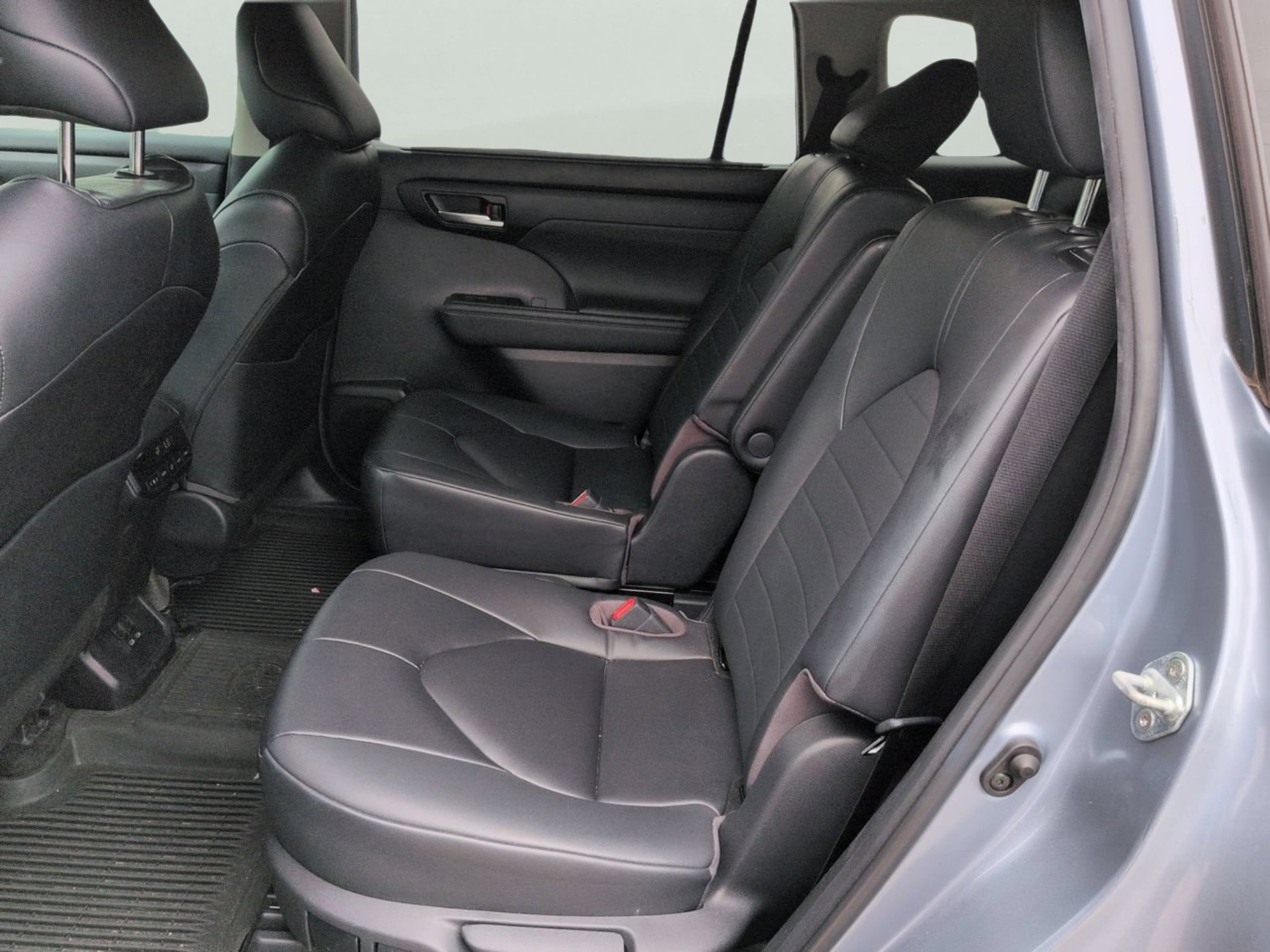 Used 2023 Moon Dust Toyota XLE image 17