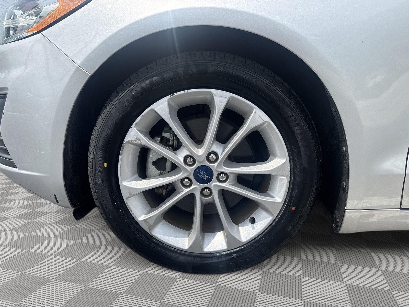 Used 2019 Ingot Silver Ford SE image 7
