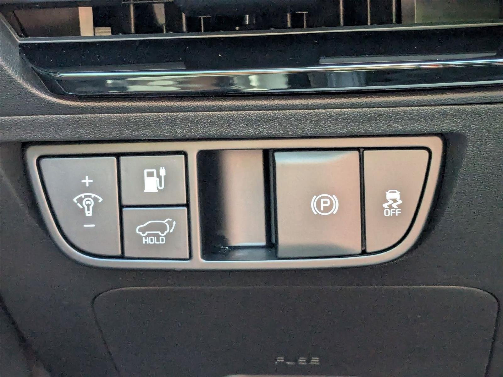 New 2025 Glacier White Pearl Kia Wind image 17