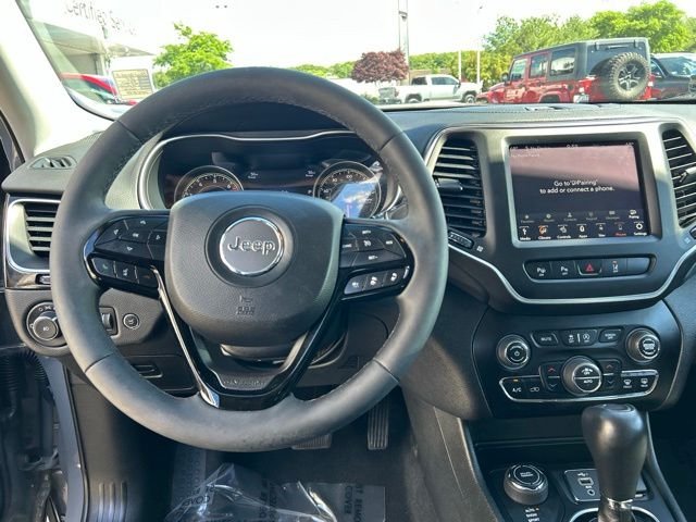 Used 2023 Gray Jeep Altitude image 24