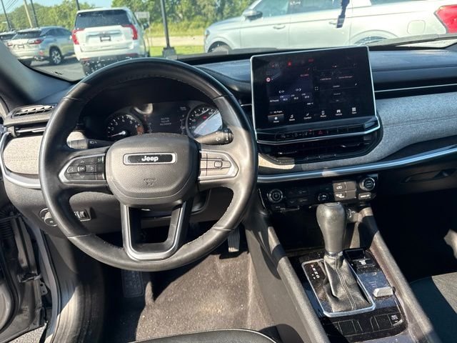 Certified Used 2023 Silver Jeep Latitude Lux image 10