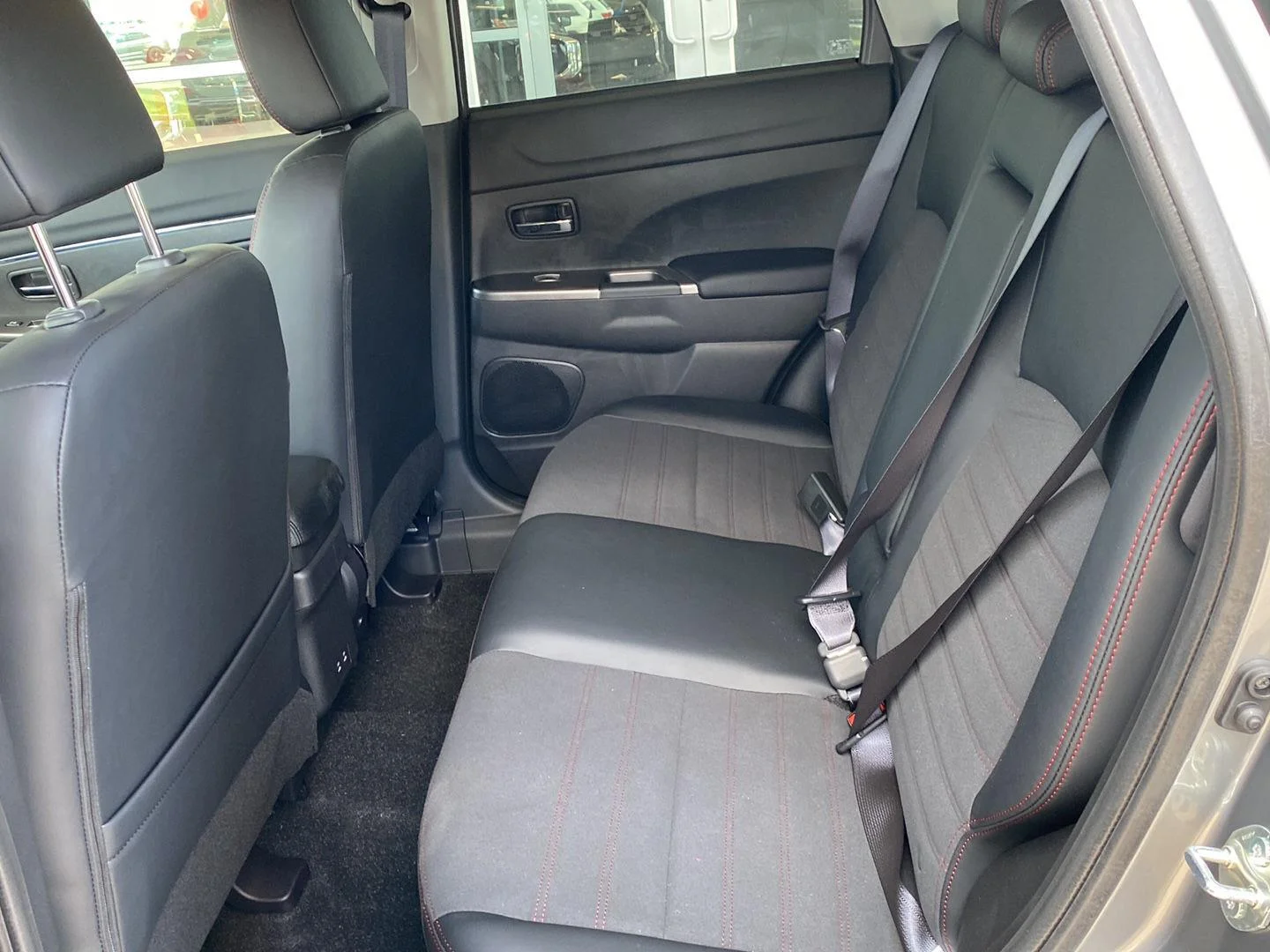 New 2027 Mercury Gray Metallic Mitsubishi 2.0 SE AWC image 15