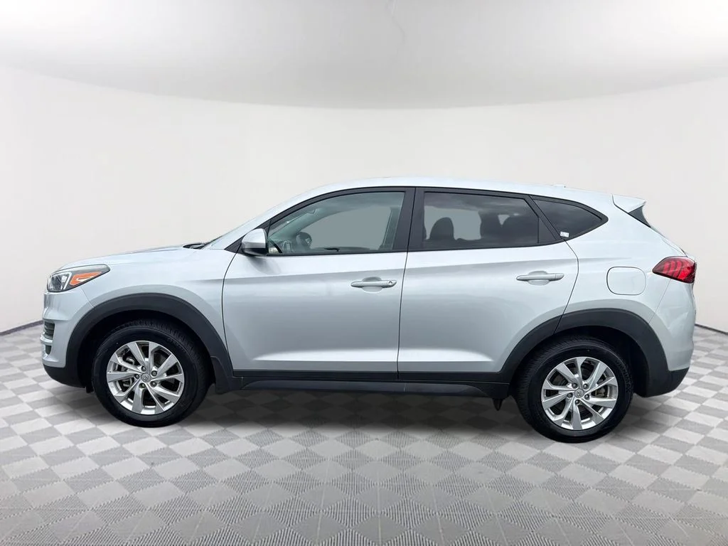 Used 2019 Silver Hyundai SE image 8