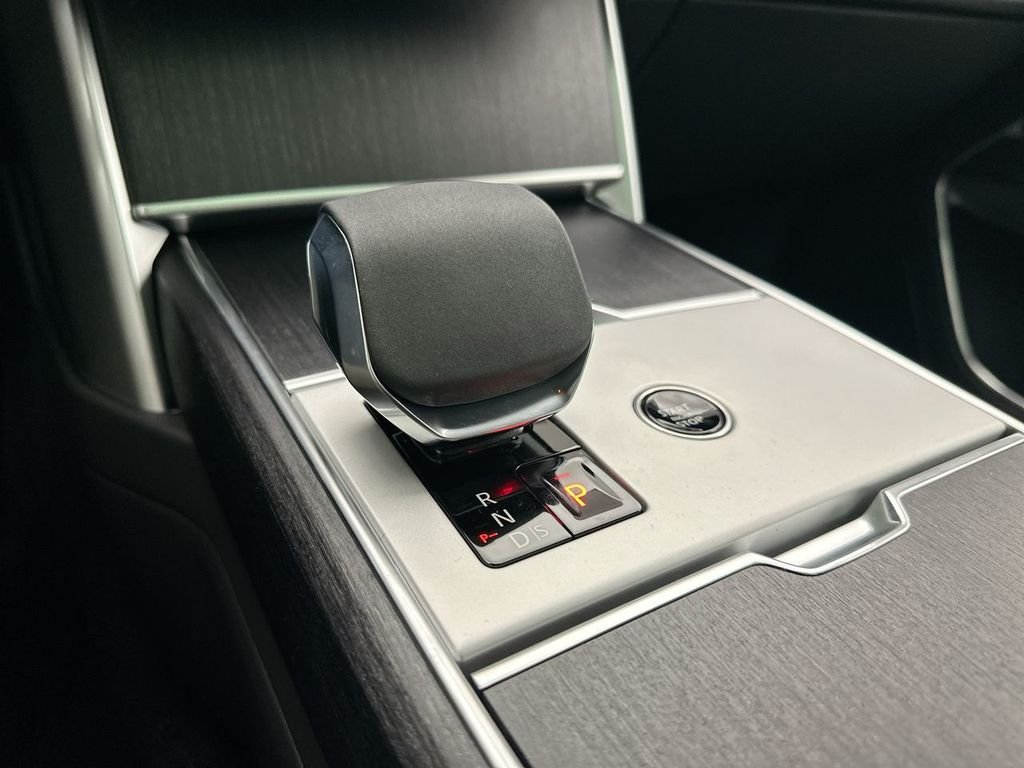 New 2026 Santorini Black Land Rover SE image 20