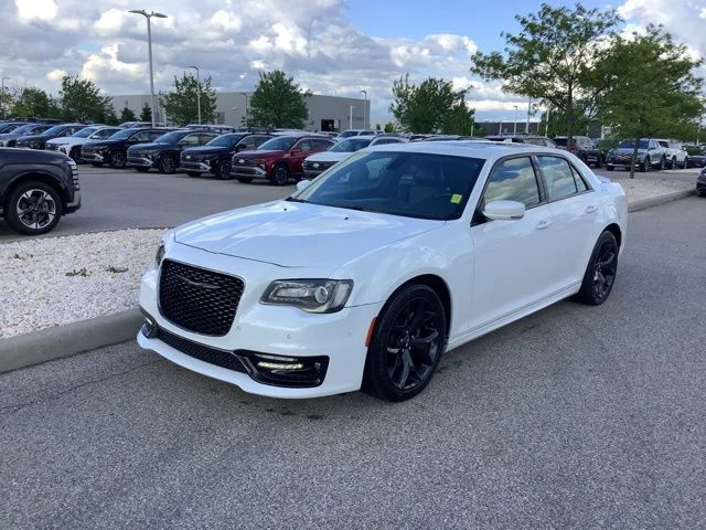 2022 Chrysler 300 S's photo