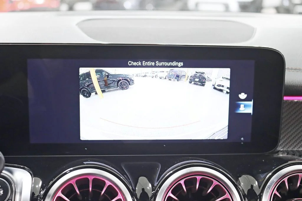 Used 2022  Mercedes-Benz GLB 35 AMG® image 18