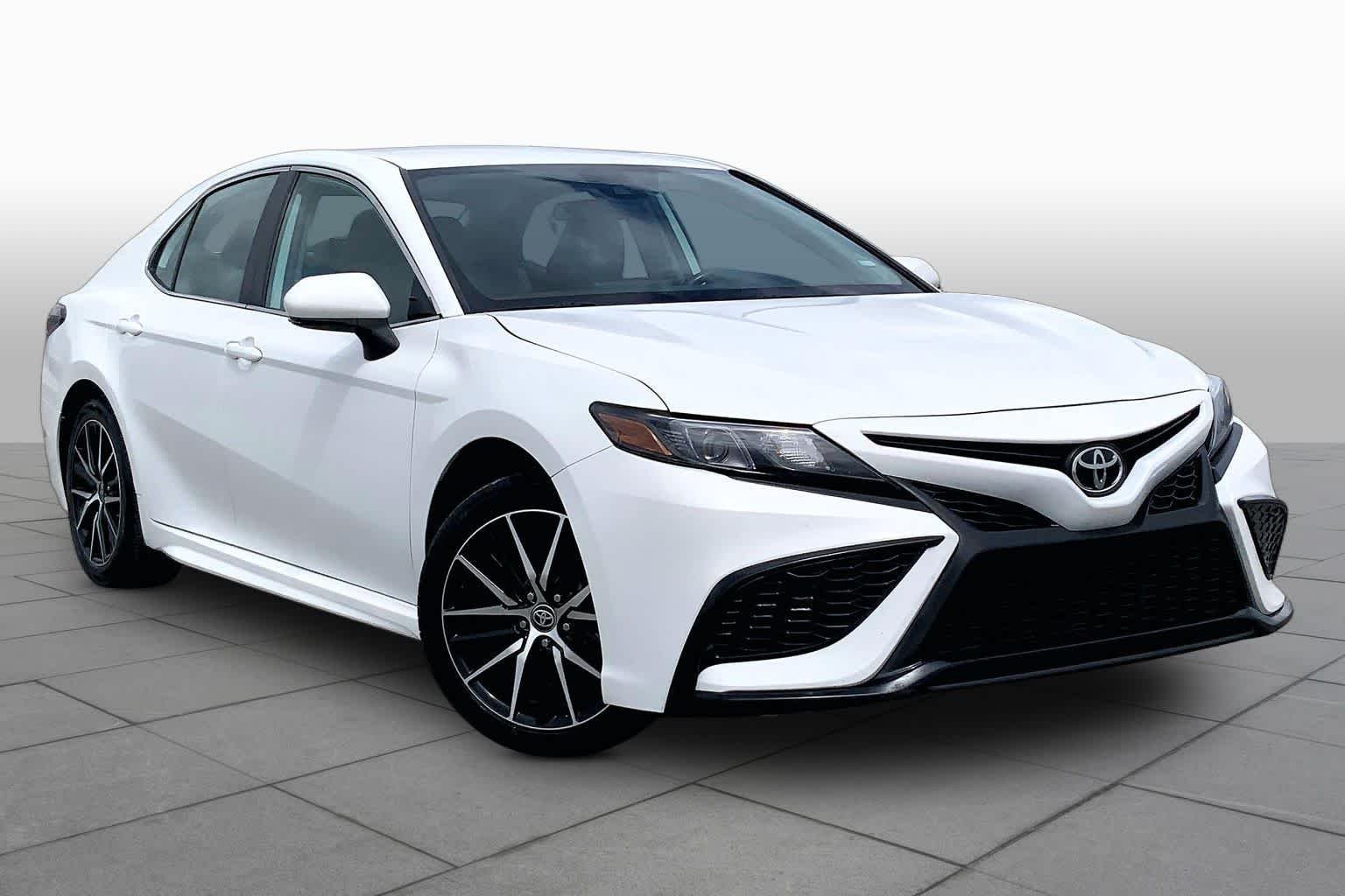 Used 2024 Ice Cap Toyota SE image 3