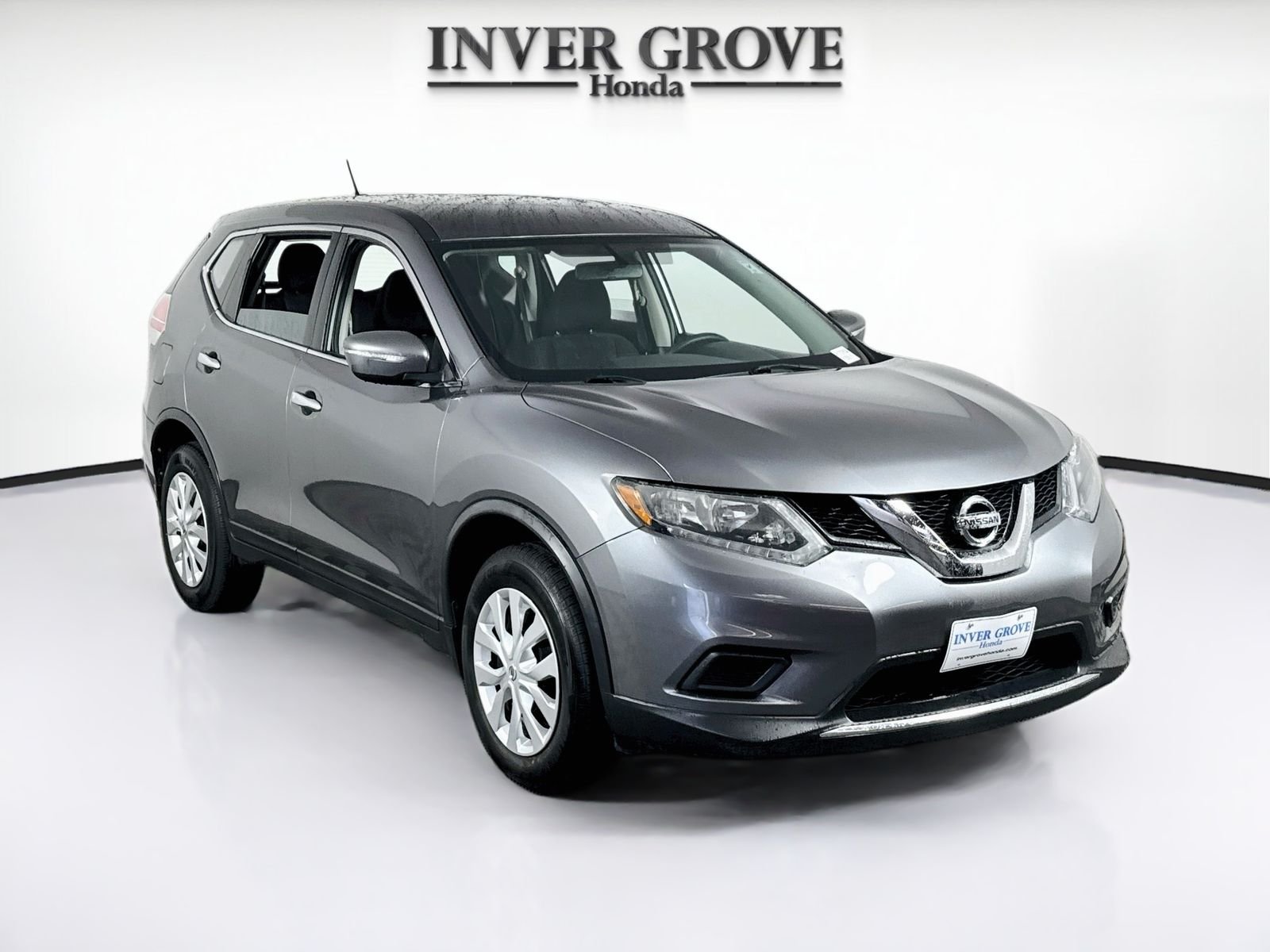 Used 2015 Gun Metallic Nissan S image 3