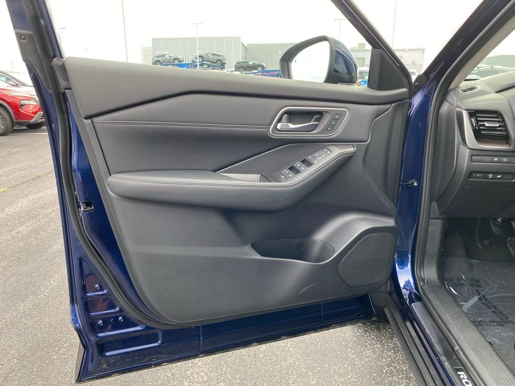 2026 Nissan Rogue Platinum - Photo 12