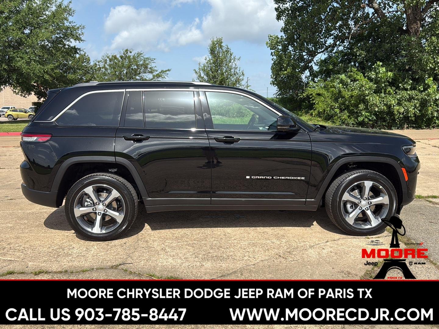 New 2026 Diamond Black Crystal Pearl-Coat Exterior Paint Jeep Limited image 8