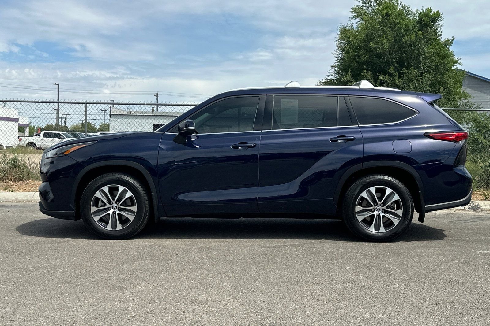 2022 Toyota Highlander XLE - Photo 7