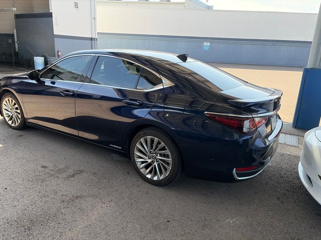 Used 2021 Blue Lexus 300h Luxury image 14