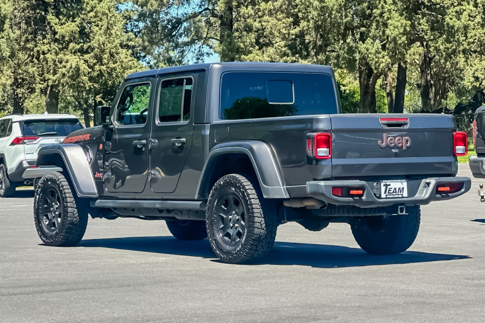 Used 2022 Gray Jeep Mojave image 6