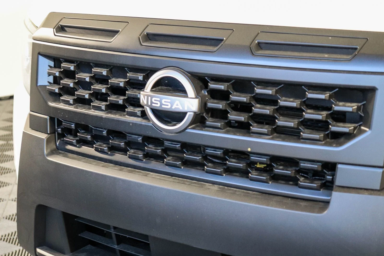 New 2025 Glacier White Nissan Crew Cab S image 5