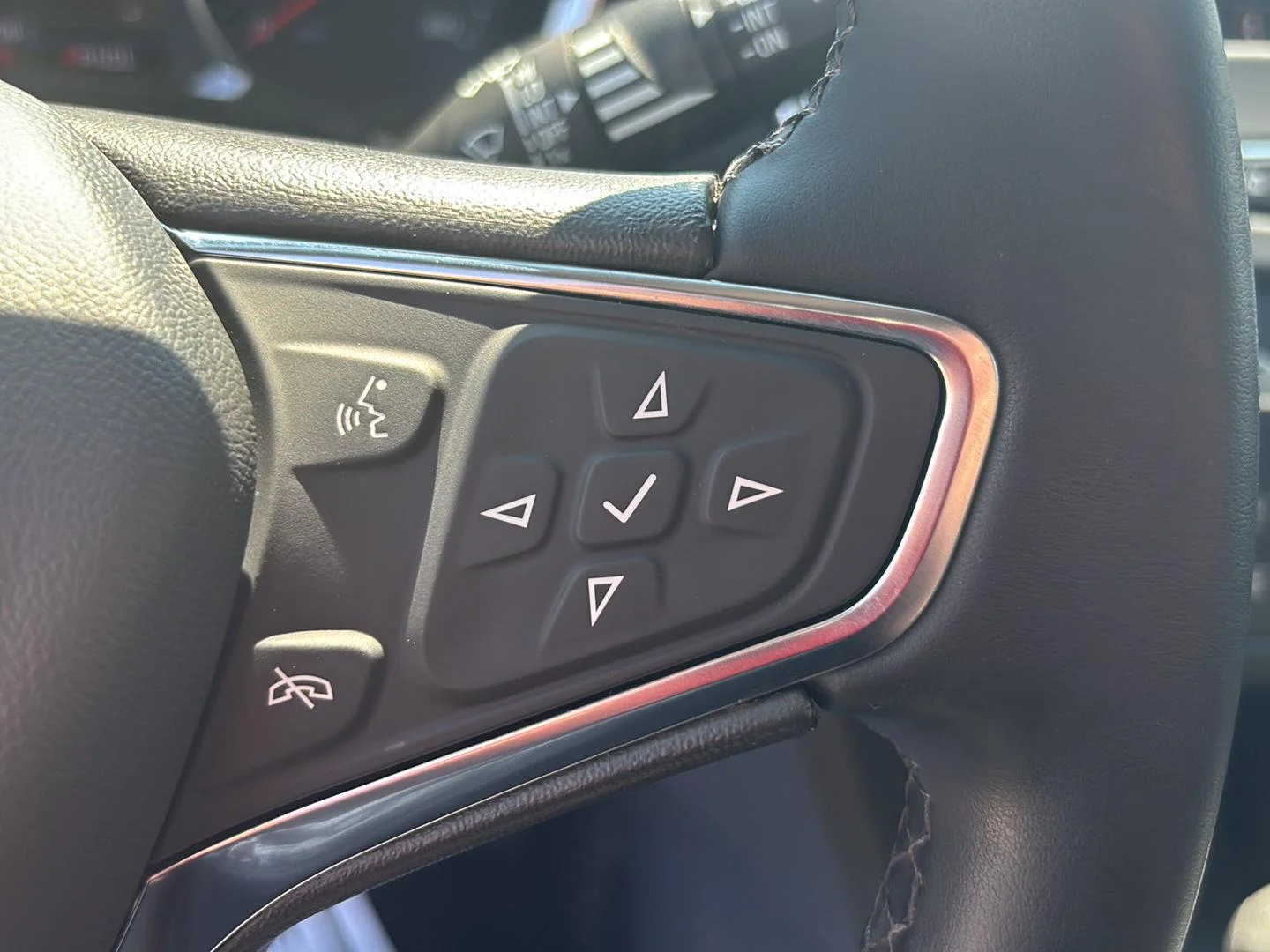 Used 2024 Sterling Gray Metallic Chevrolet LT image 25