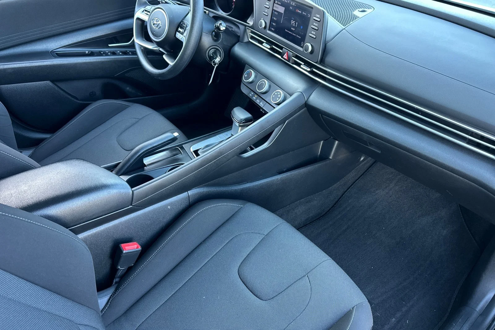 Used 2022 Phantom Black Hyundai SE image 15