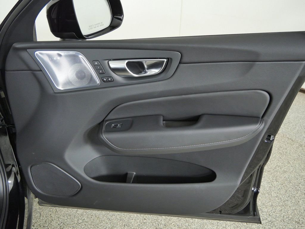 Used 2025 Black Volvo T8 Ultra Black Edition image 20