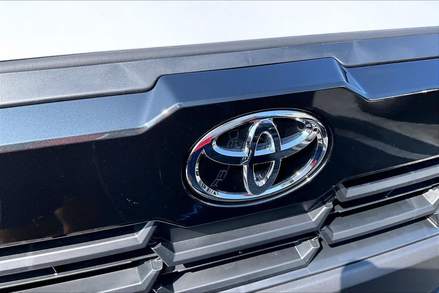 Used 2026 Wind Chill Pearl Toyota LE image 29
