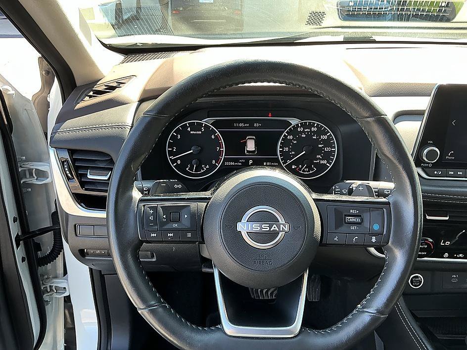 Used 2023 Pearl White Tricoat Nissan SL image 14