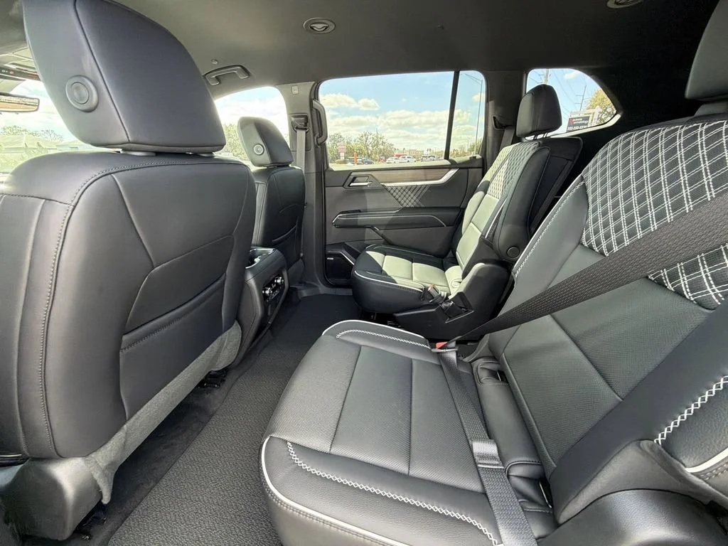 2026 GMC Acadia Denali - Photo 14
