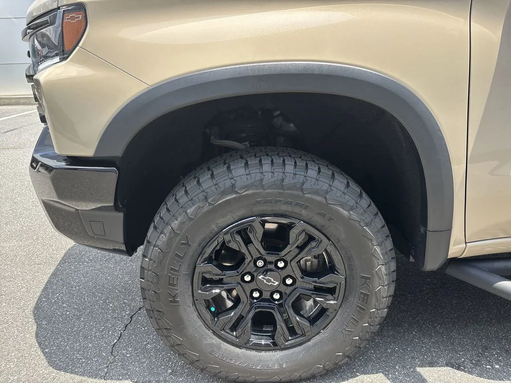 Used 2022 Beige Chevrolet ZR2 image 18