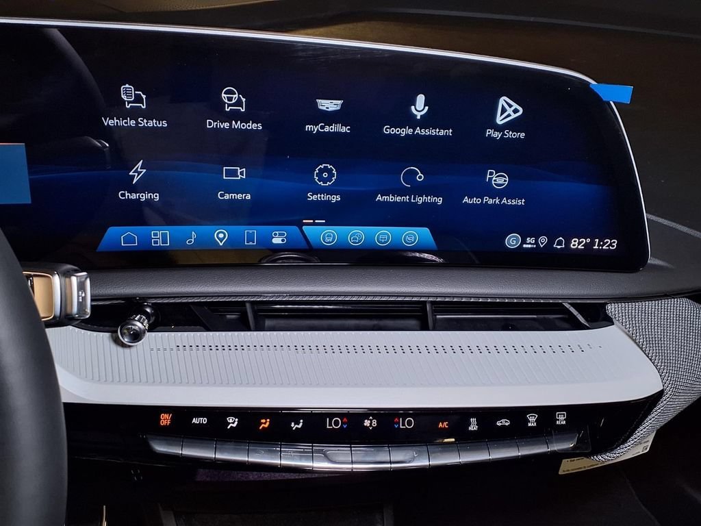 2027 Cadillac OPTIQ Luxury - Photo 18