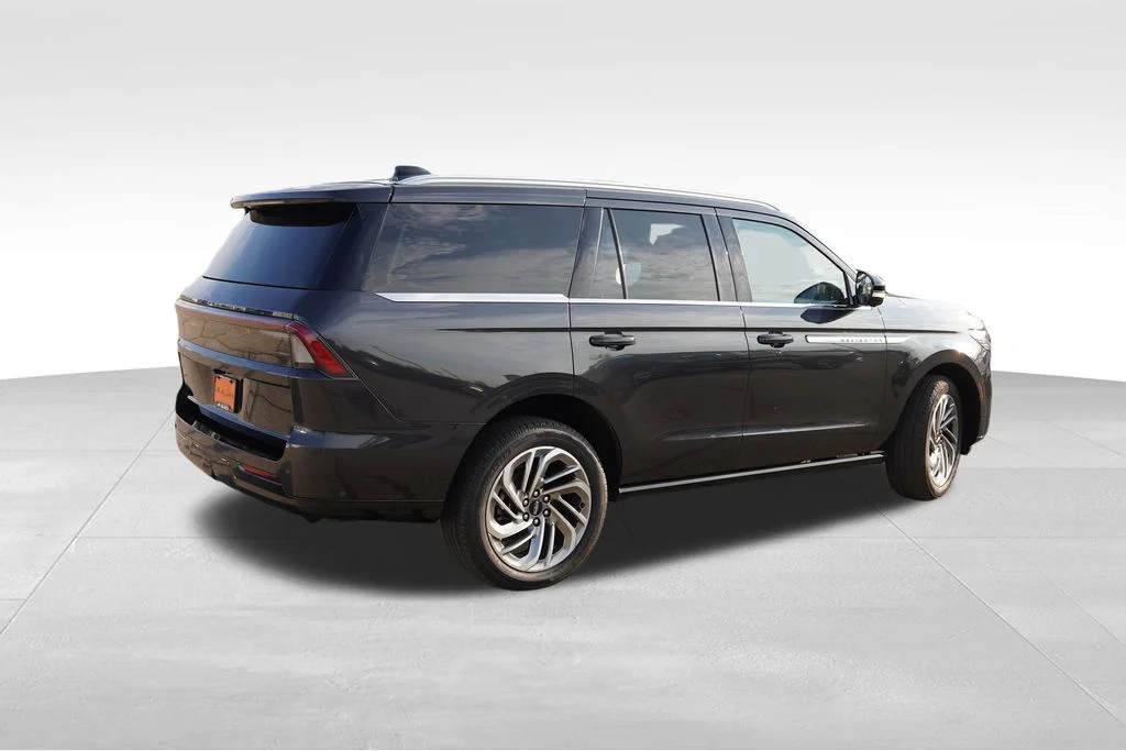 Used 2025 Starlight Gray Premium Colorant Lincoln Reserve image 4