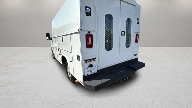 Used 2019 SUMMIT WHITE Chevrolet CUTWAY image 40