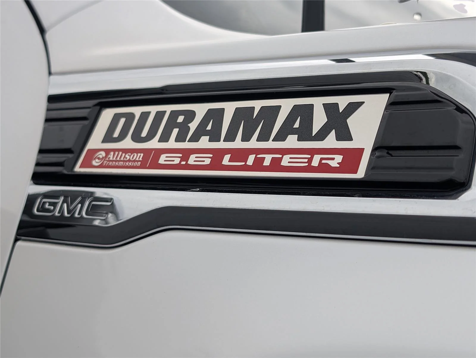 Used 2023 White Frost Tricoat GMC Denali image 45