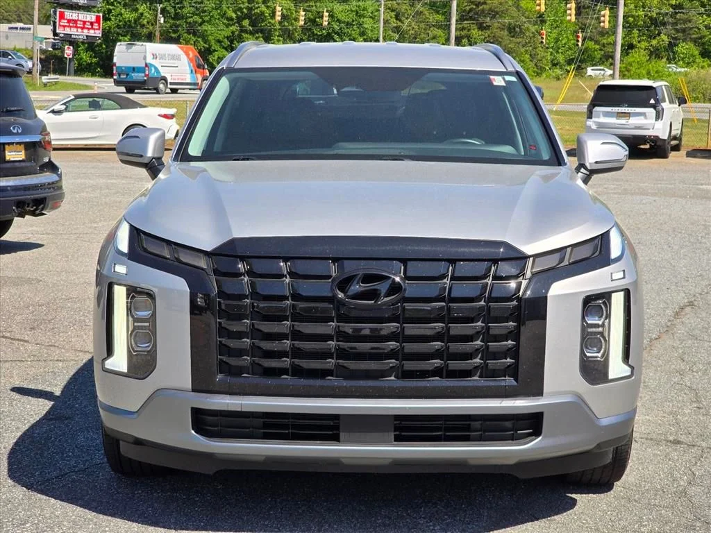 Used 2025 Silver Hyundai SEL image 22