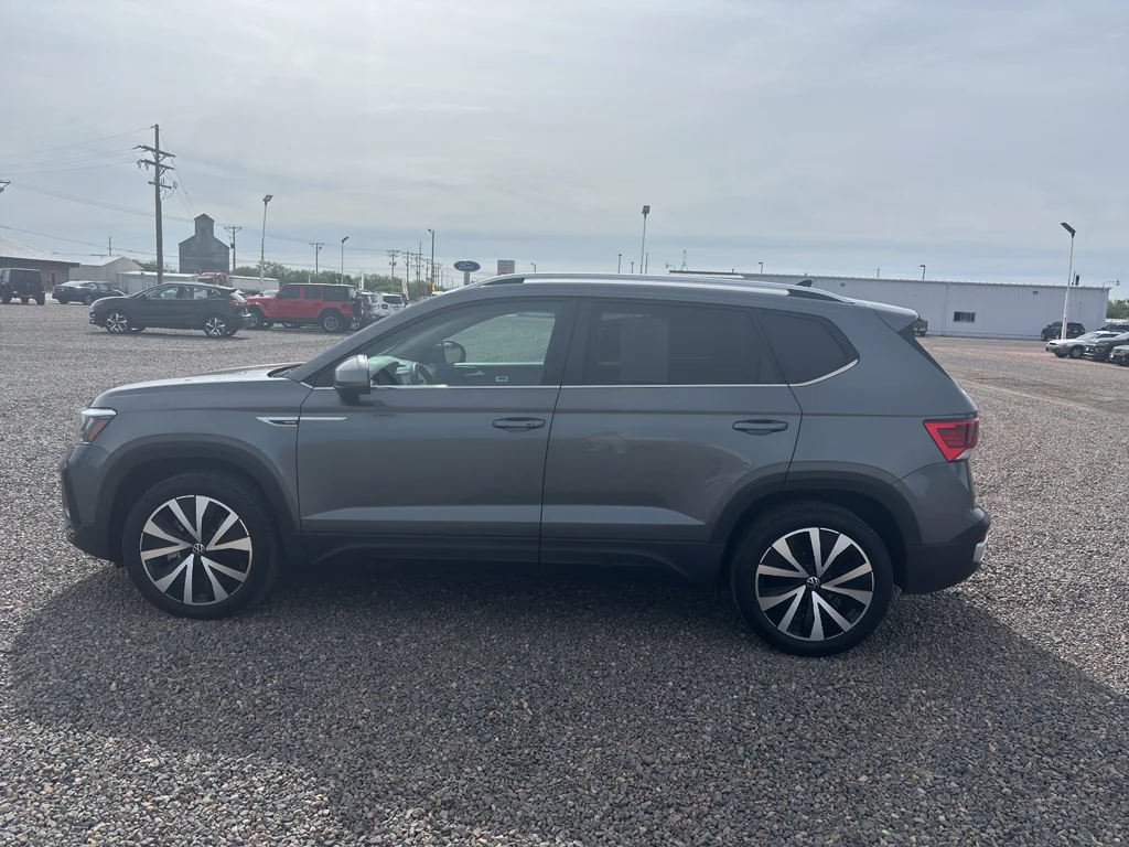 Used 2023 Gray Volkswagen SE image 7