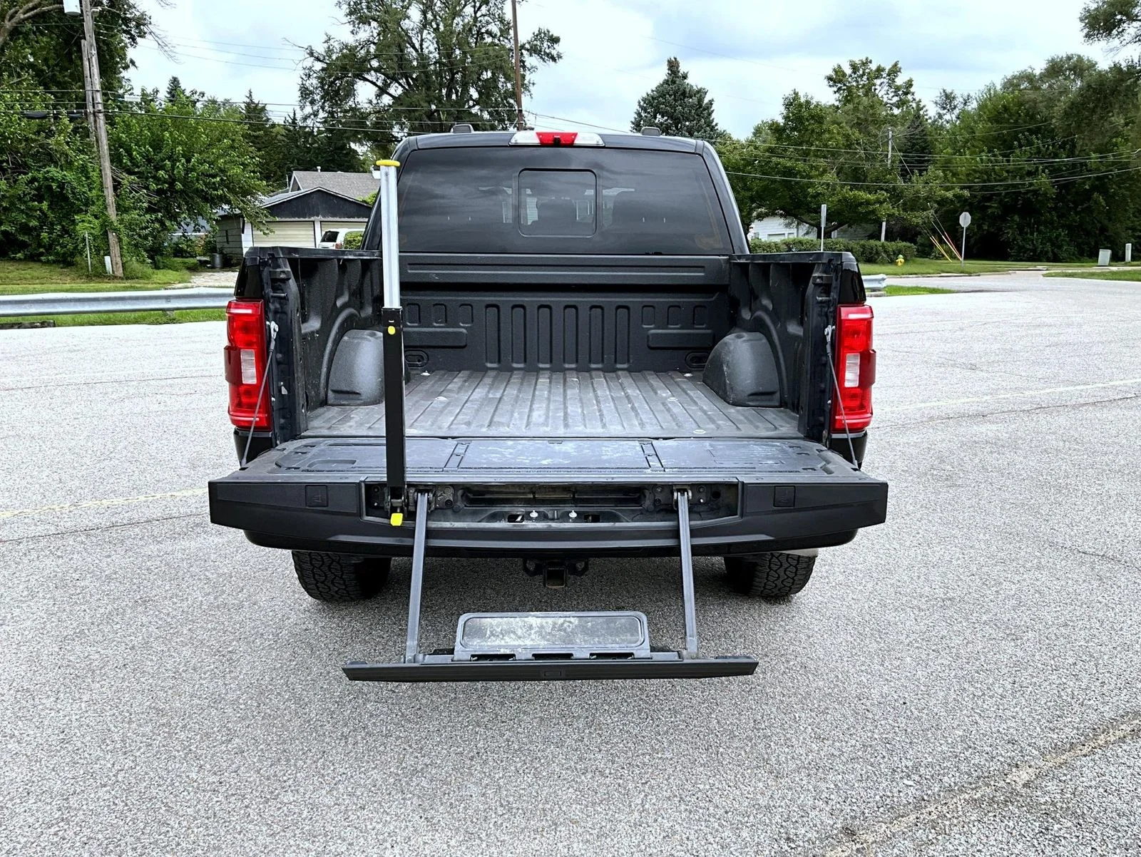 Used 2023 Black Ford XLT image 9