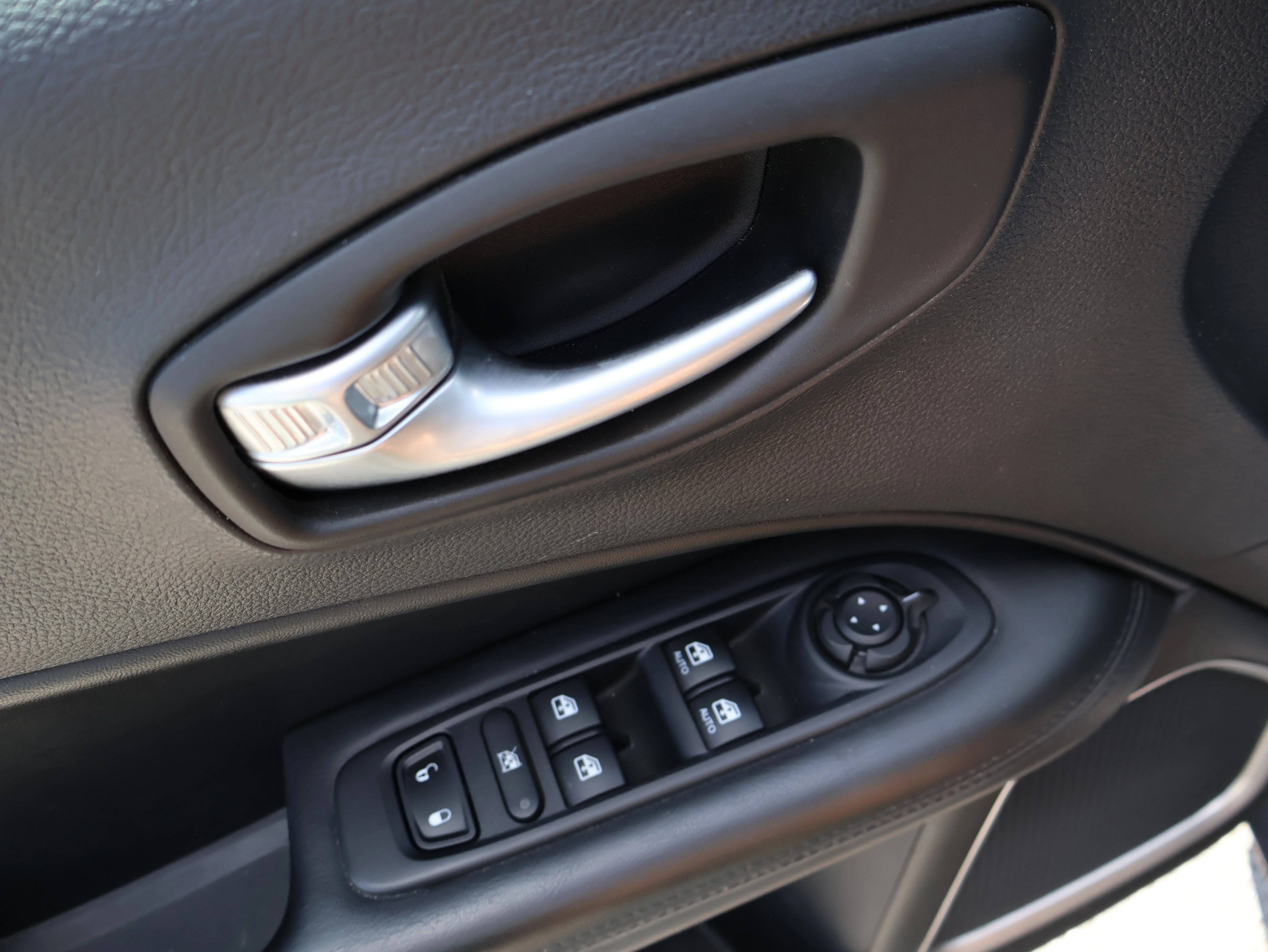 Used 2018 Granite Crystal Metallic Clearcoat Jeep Altitude image 41