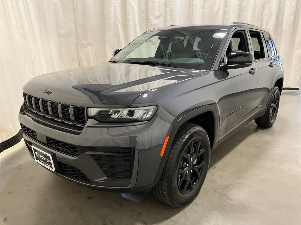 New 2026 Baltic Gray Metallic Clear-Coat Exterior Paint Jeep Laredo Altitude image 23