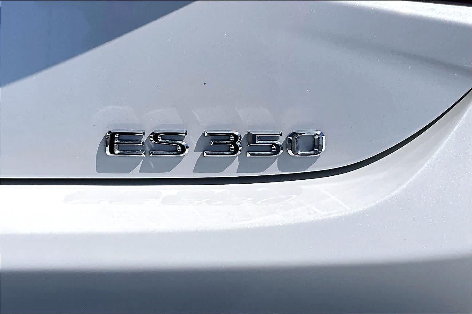 Certified Used 2021 Eminent White Pearl Lexus  image 10