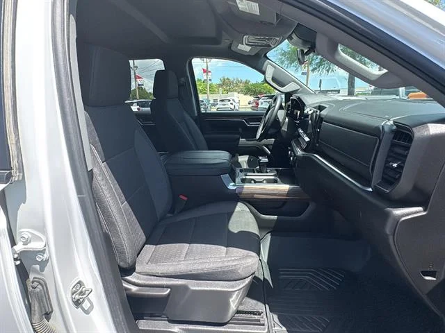 Used 2025 Summit White Chevrolet LT image 14