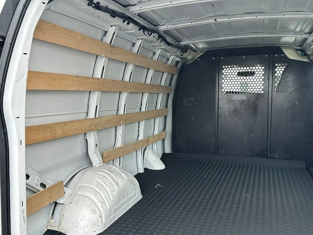 Used 2025 Summit White GMC Work Van image 18