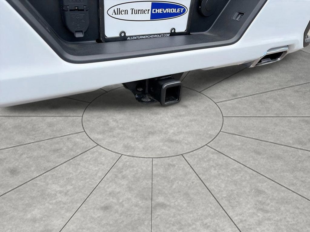 Used 2025 White GMC Elevation image 9