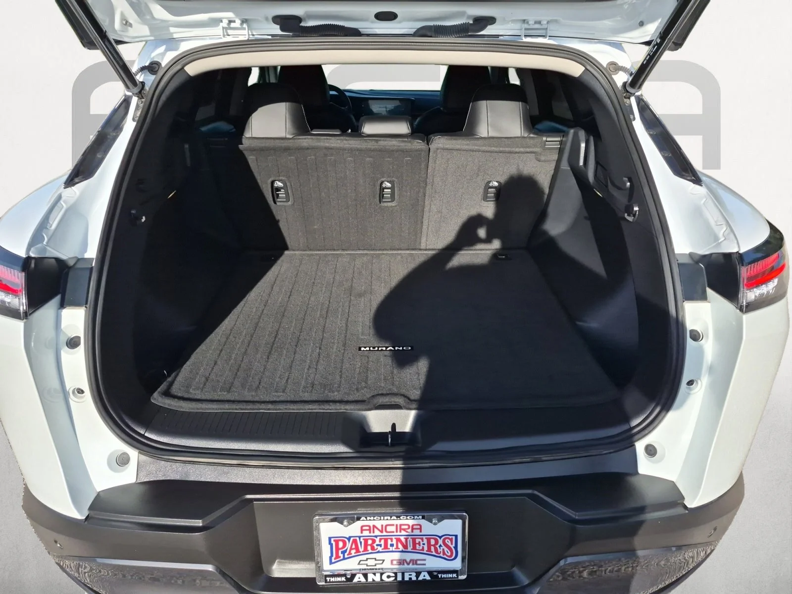 Used 2025 Everest White Pearl Tricoat Nissan SL image 12
