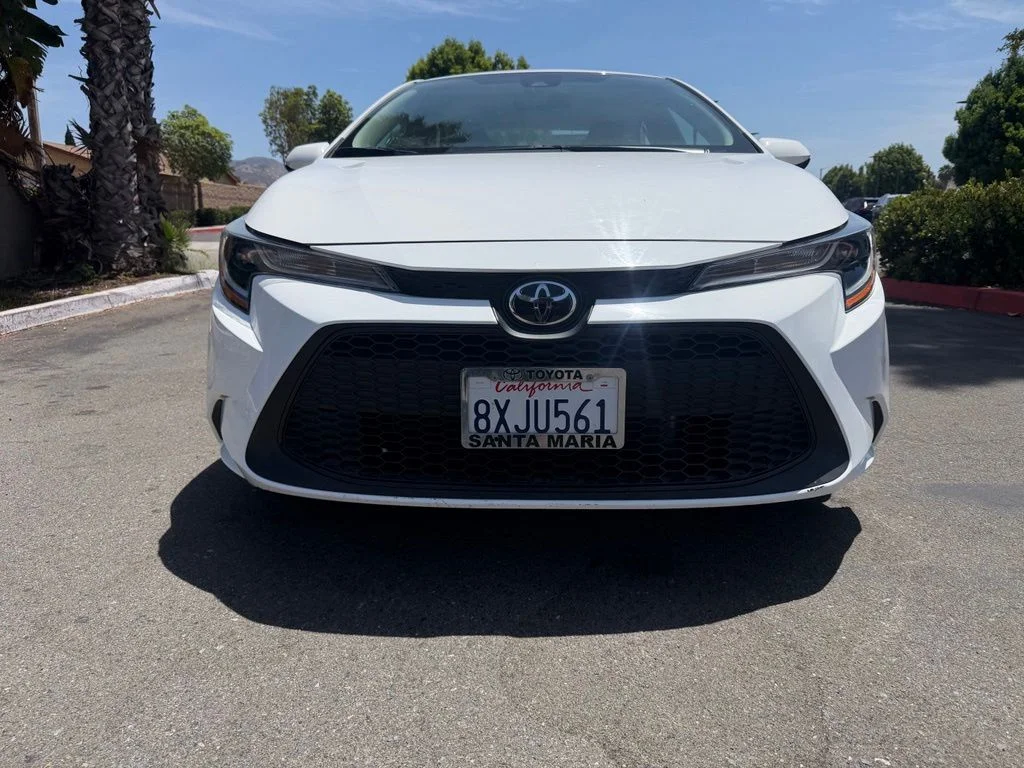 Used 2021 White Toyota L image 3