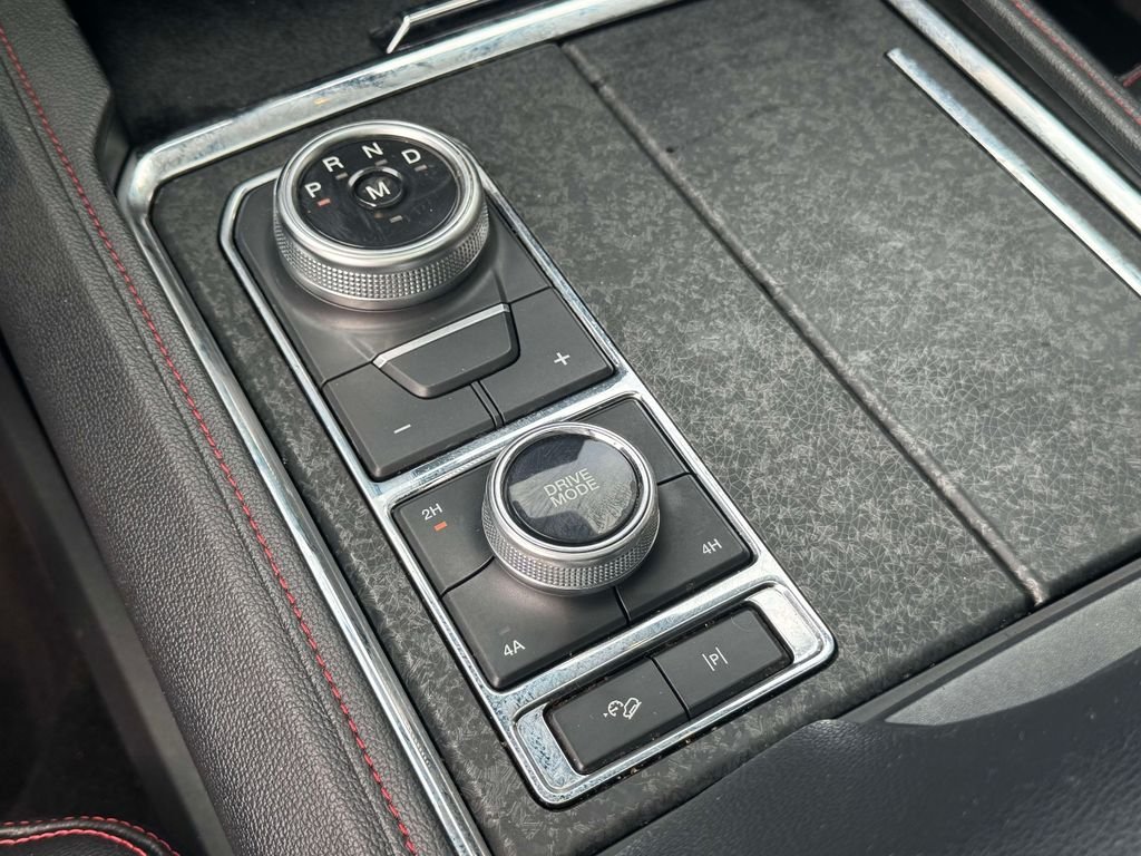 Used 2022  Ford Limited image 28
